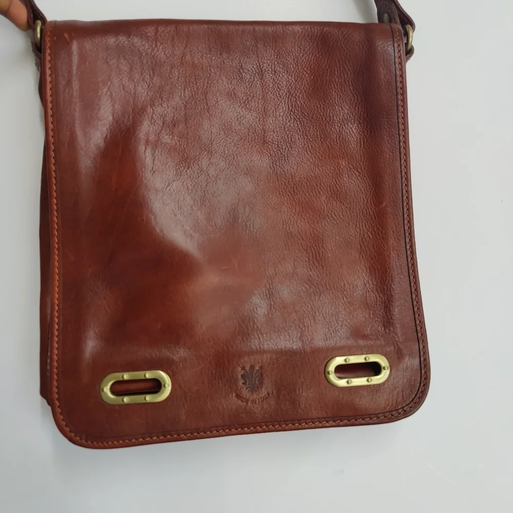 Vera Pelle Leather Messenger bag